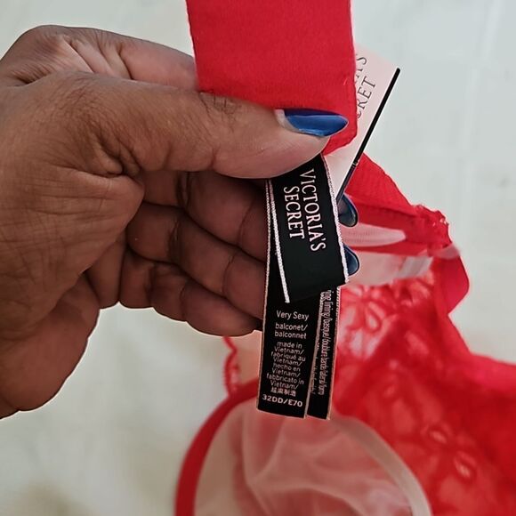 Victoria's Secert Women's Lace Underwire Halter Bralette 32DD Red - Picture 10 of 16